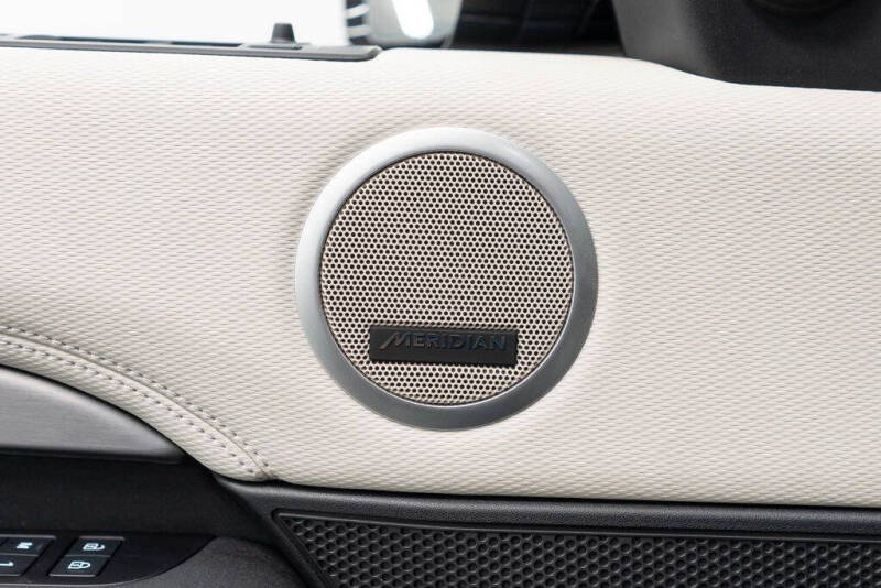 2024 Land Rover Discovery P300 Dynamic SE