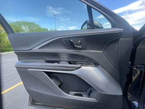 2024 Cadillac LYRIQ Sport 3