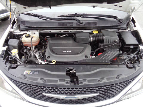 2017 Chrysler Pacifica Touring-L