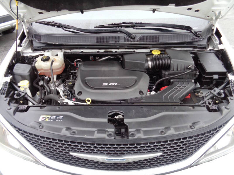 2017 Chrysler Pacifica Touring-L