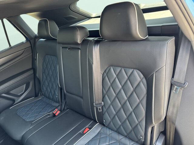 2024 Volkswagen Atlas Cross Sport SEL Premium R-Line 4Motion