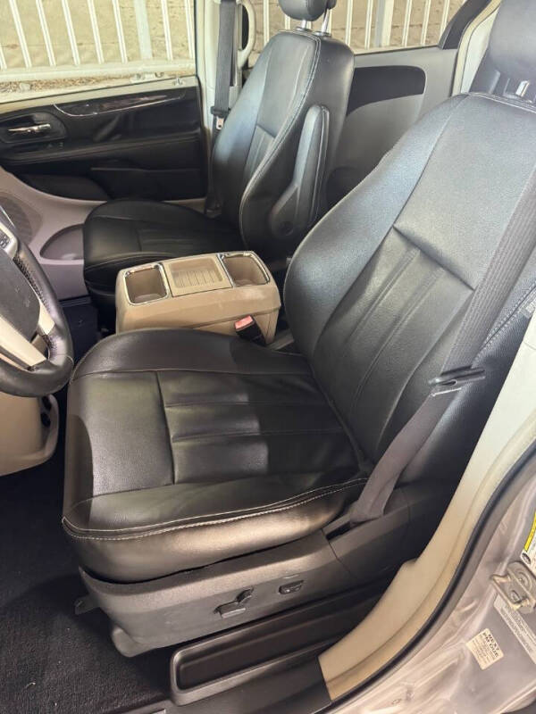 2016 Chrysler Town and Country Touring
