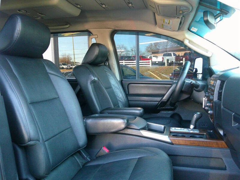 2010 Nissan Titan LE