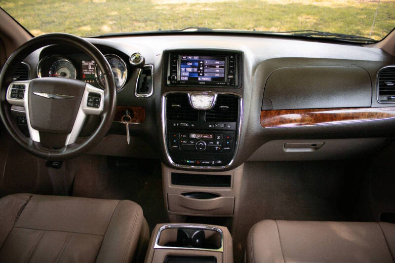 2016 Chrysler Town and Country Touring