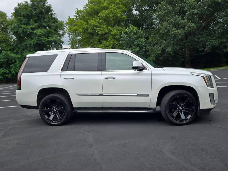 2017 Cadillac Escalade Luxury