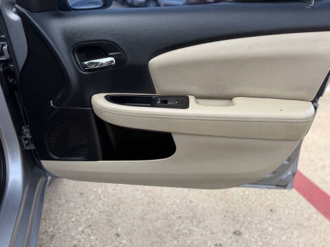 2013 Chrysler 200 LX