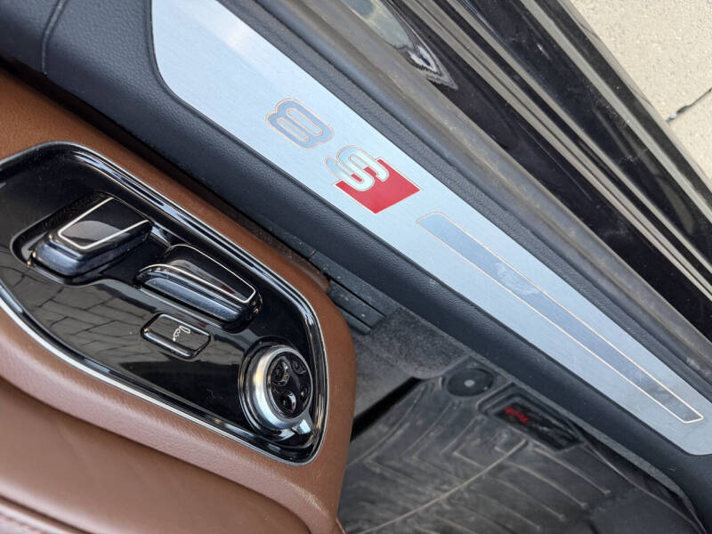 2015 Audi S8 4.0T quattro