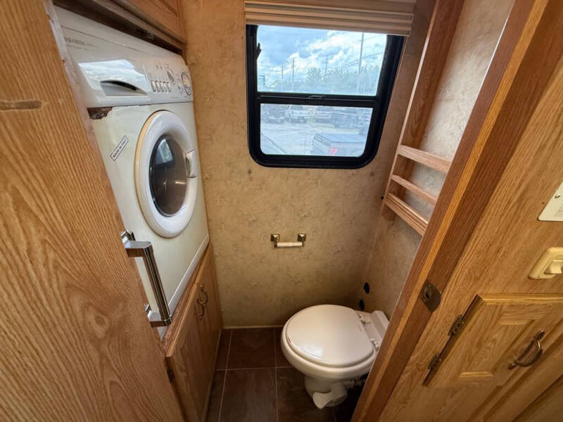 2005 Freightliner XCS Chassis