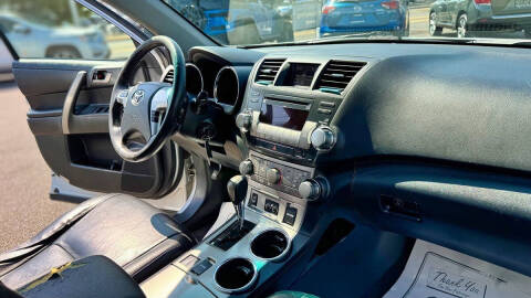 2011 Toyota Highlander SE