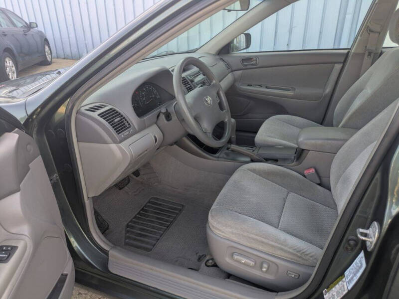 2004 Toyota Camry LE
