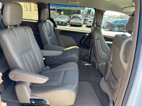 2014 Chrysler Town and Country Touring