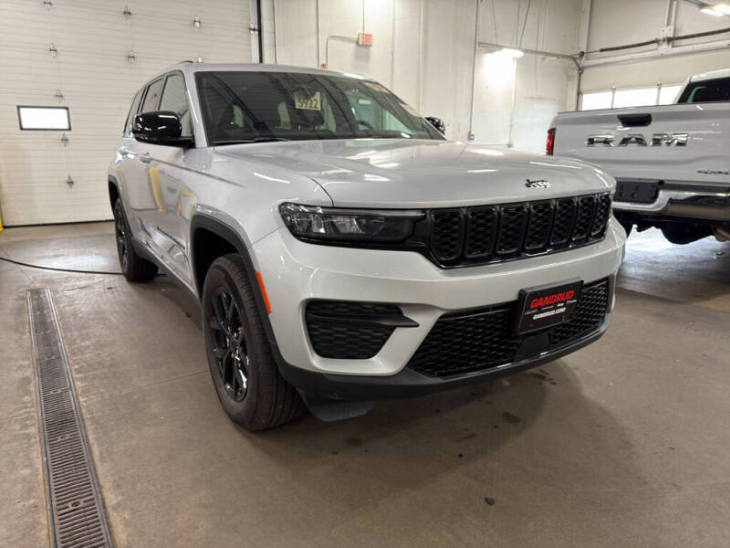 2024 Jeep Grand Cherokee Laredo