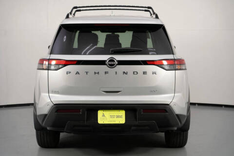 2022 Nissan Pathfinder SV