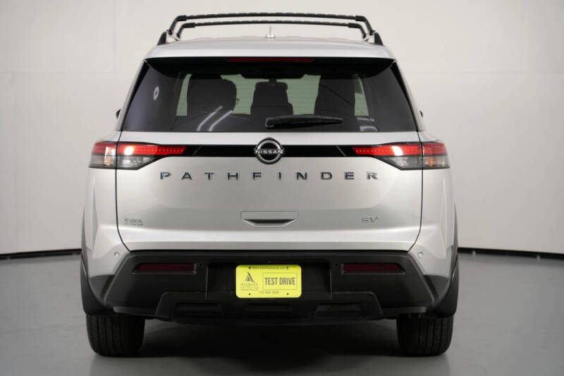 2022 Nissan Pathfinder SV