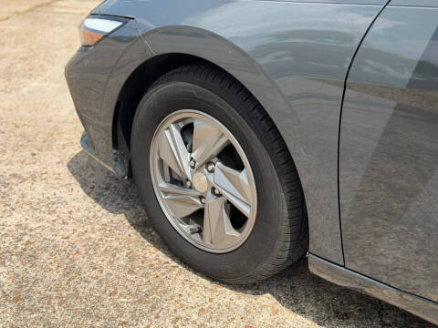 2024 Hyundai Elantra SE