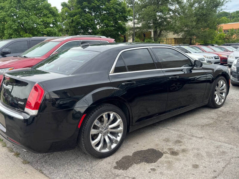 2016 Chrysler 300 Limited