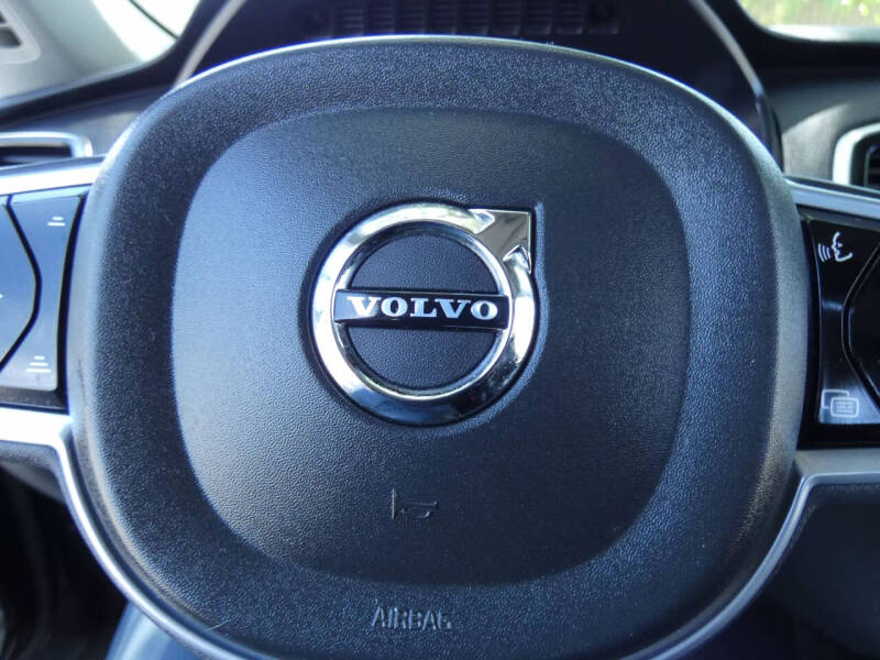 2018 Volvo XC90 T6 Momentum