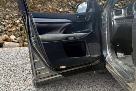 2017 Toyota Highlander LE