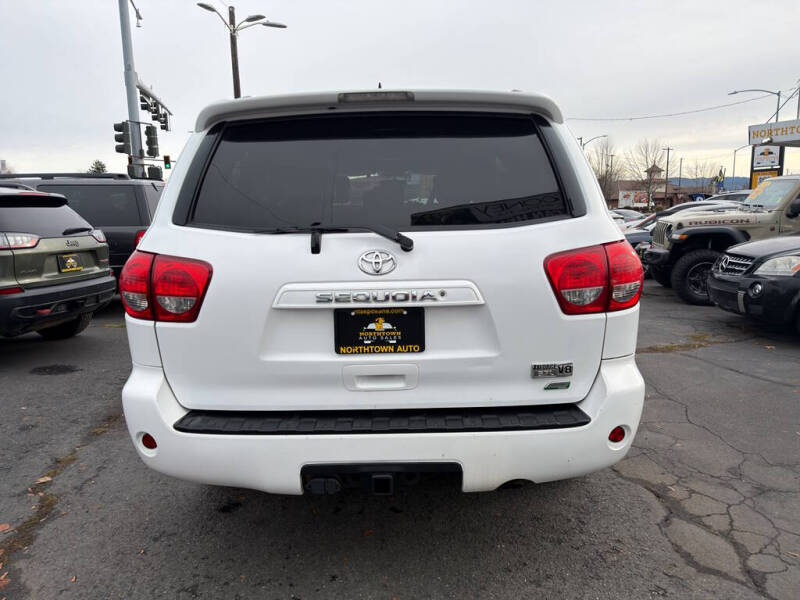 2016 Toyota Sequoia SR5