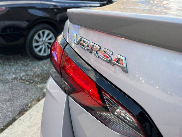 2022 Nissan Versa SR