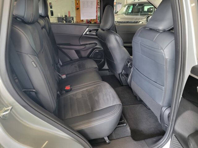 2025 Mitsubishi Outlander SE