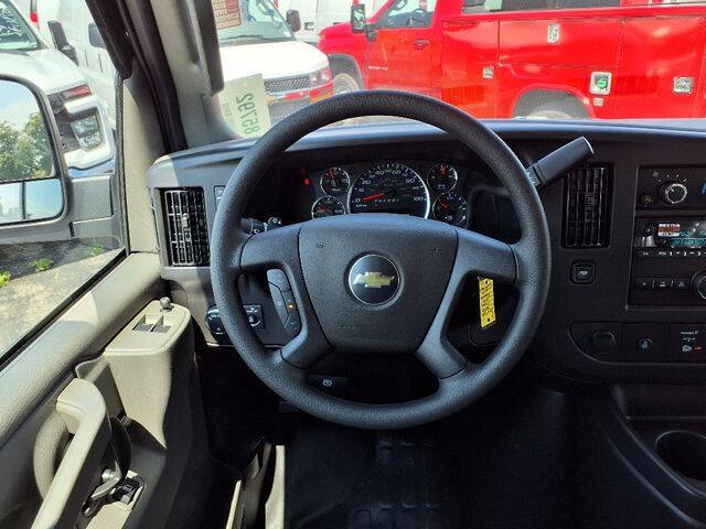 2025 Chevrolet Express 3500