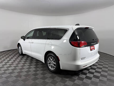 2024 Chrysler Voyager LX