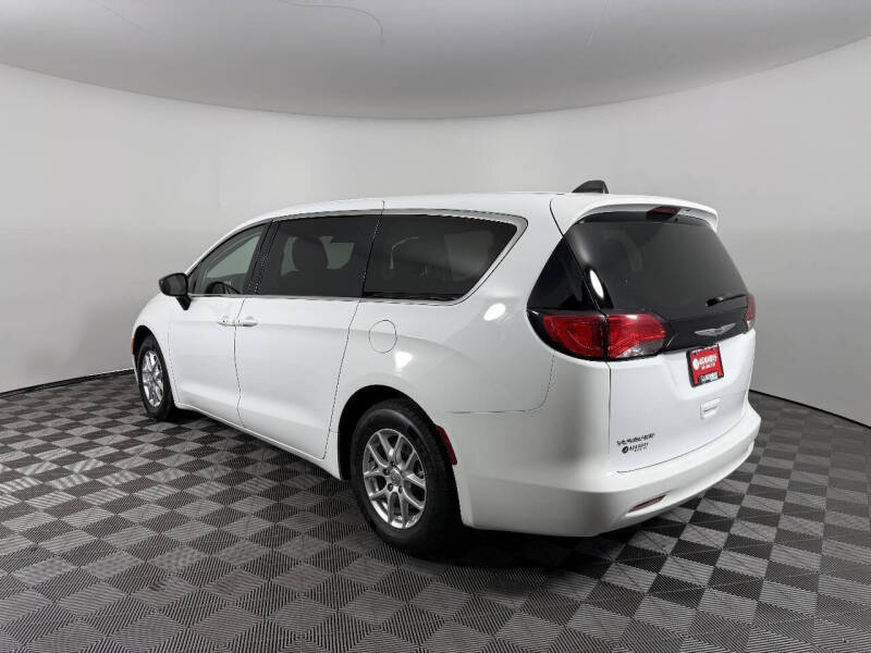 2024 Chrysler Voyager LX