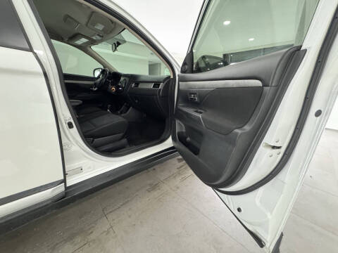 2016 Mitsubishi Outlander ES