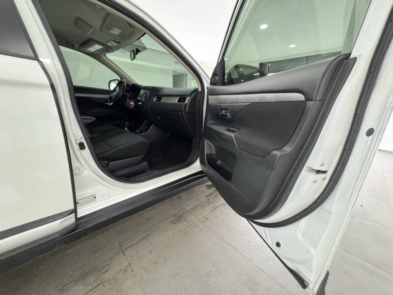 2016 Mitsubishi Outlander ES
