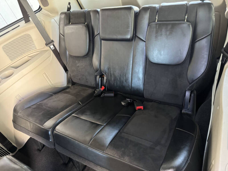 2014 Chrysler Town and Country Touring-L