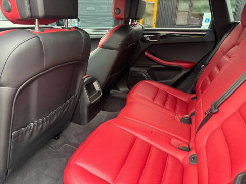 2015 Porsche Macan Turbo