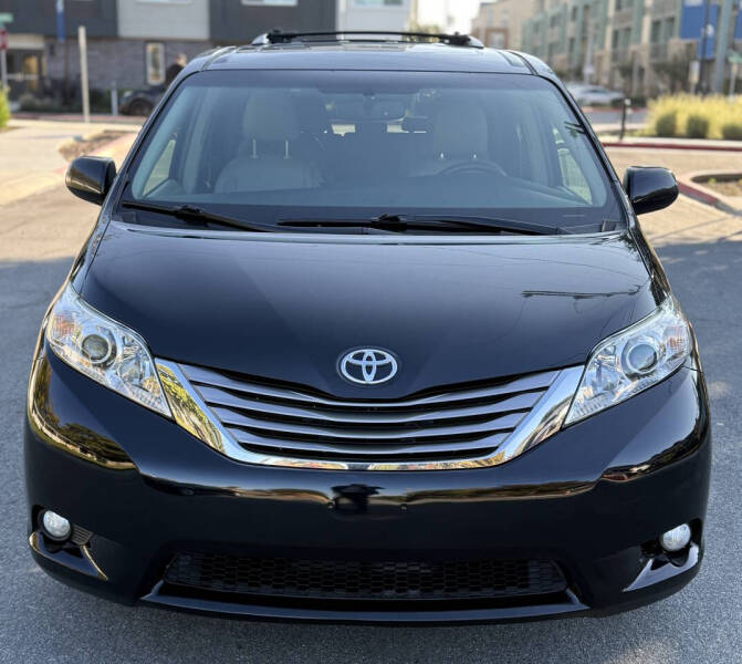 2017 Toyota Sienna XLE 7-Passenger