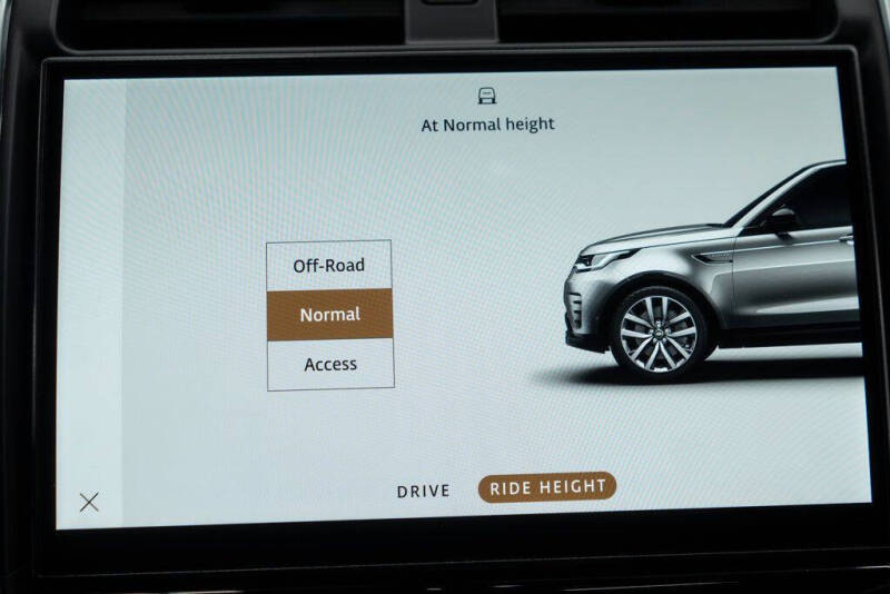 2023 Land Rover Discovery P300 S R-Dynamic