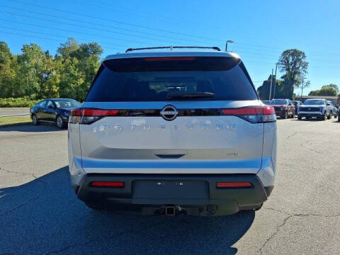 2025 Nissan Pathfinder SV