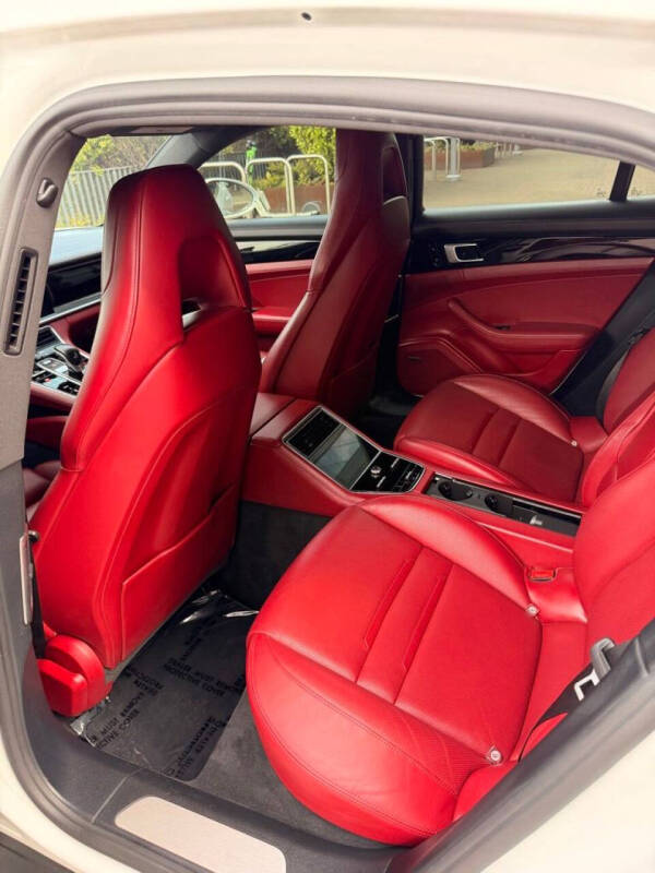 2018 Porsche Panamera