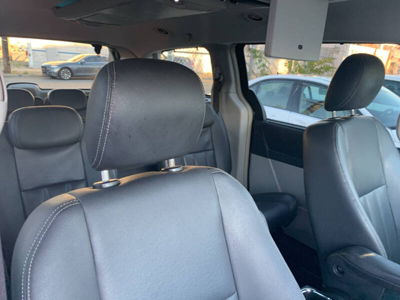 2009 Chrysler Town and Country Touring