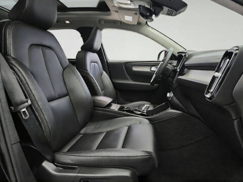 2024 Volvo XC40 B5 Plus Bright Theme