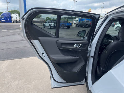 2022 Volvo XC40 T5 R-Design