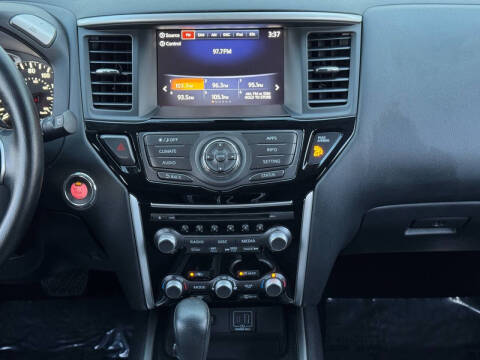 2019 Nissan Pathfinder SV