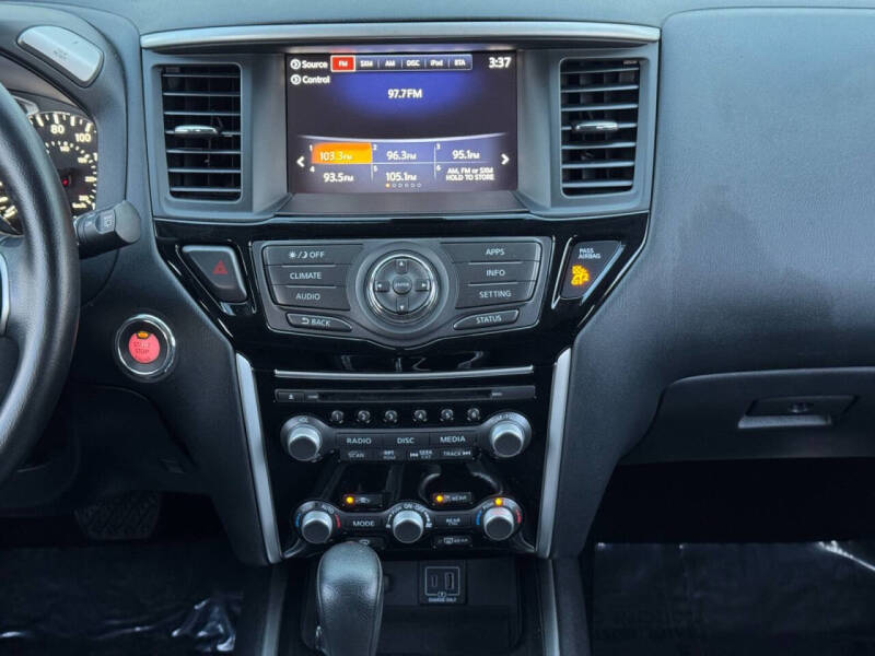 2019 Nissan Pathfinder SV