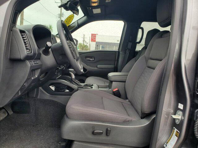 2023 Nissan Frontier SV