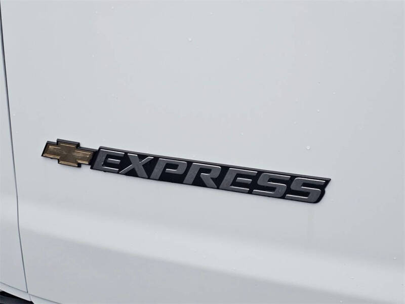 2025 Chevrolet Express 3500