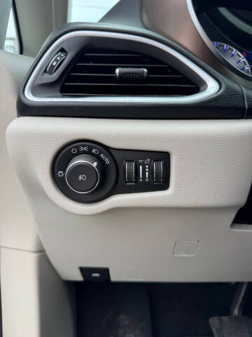 2017 Chrysler Pacifica Touring-L Plus