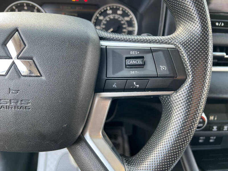 2025 Mitsubishi Outlander ES