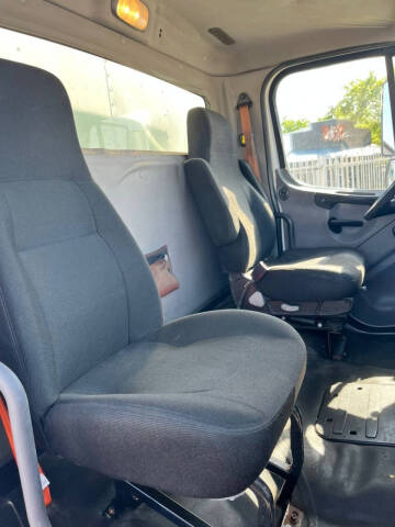 2013 Freightliner M2 106