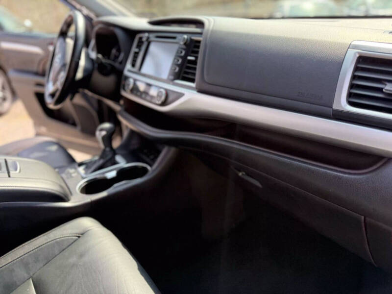 2017 Toyota Highlander