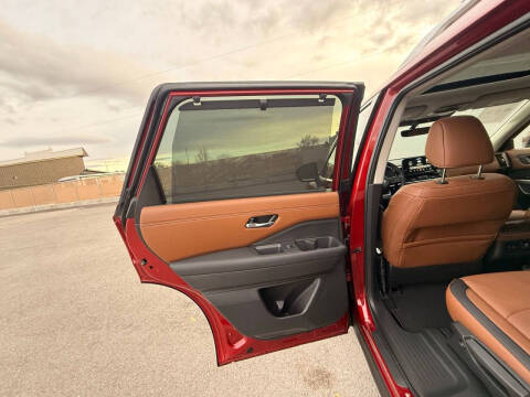 2025 Nissan Pathfinder Platinum