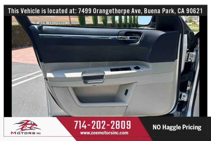 2005 Chrysler 300 SRT-8