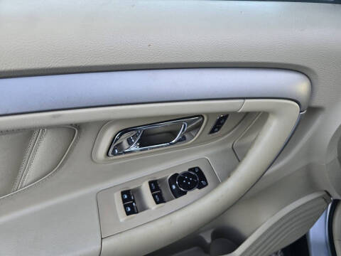2016 Ford Taurus SE